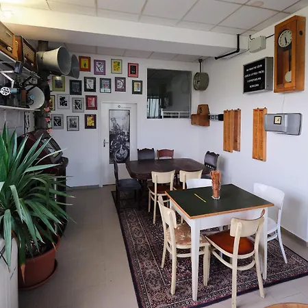 Doupě Apartamento *